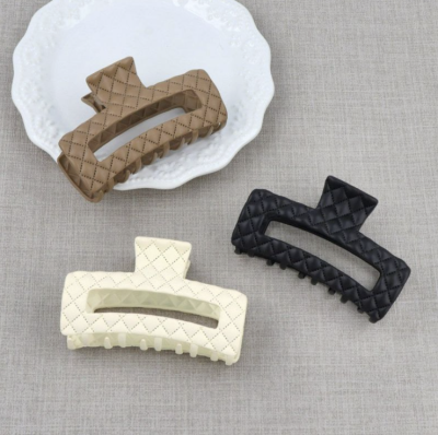 Kẹp tóc Osewaya vuông 23BS0496